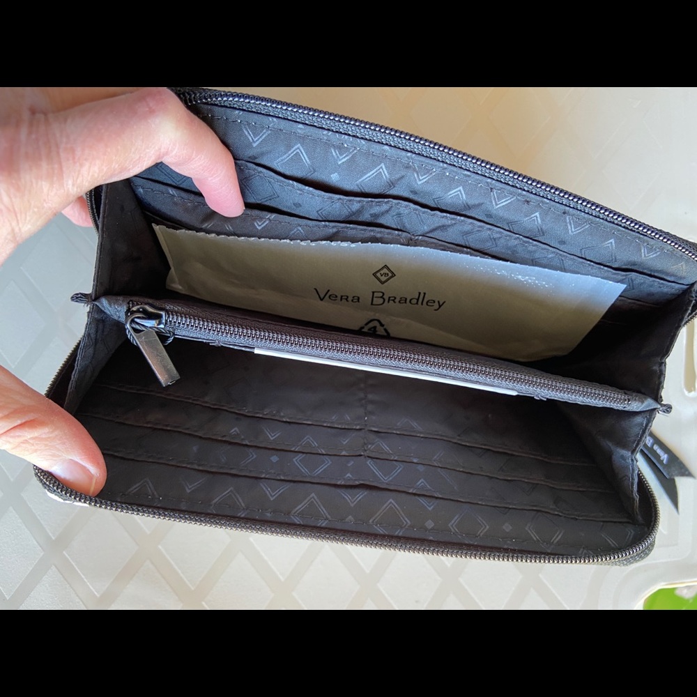 Vera Bradley Accordion Wallet Black Paisley NWOT - Picture 2 of 3